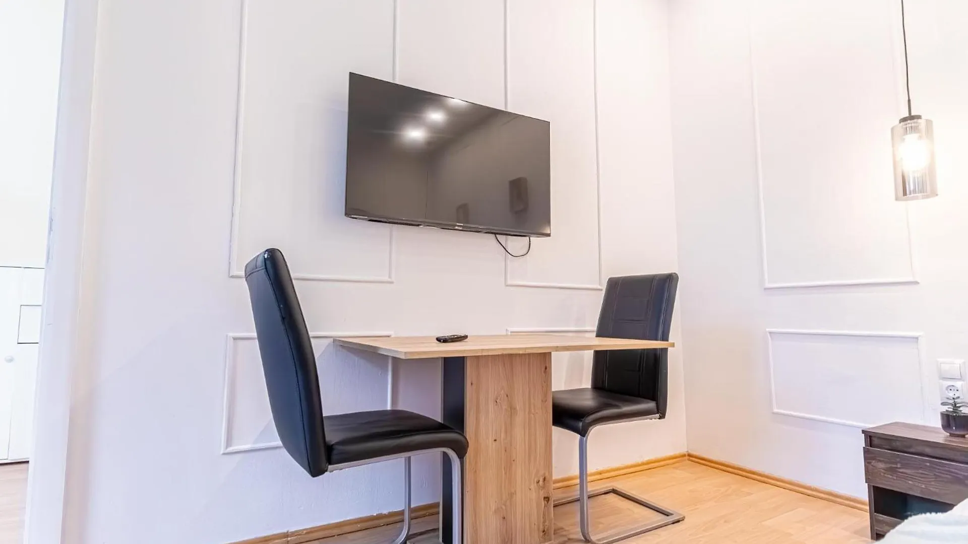 Beautiful 2Br Apartment Near Bahnhof Wien Meidling Avusturya