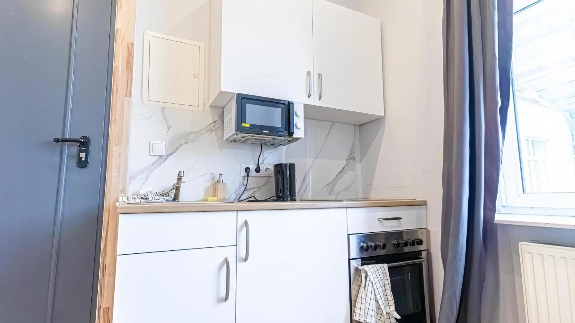 Beautiful 2Br Apartment Near Bahnhof Wien Meidling 0*, Vienna Austria